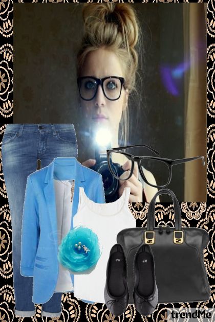 girl with glasses- Combinazione di moda