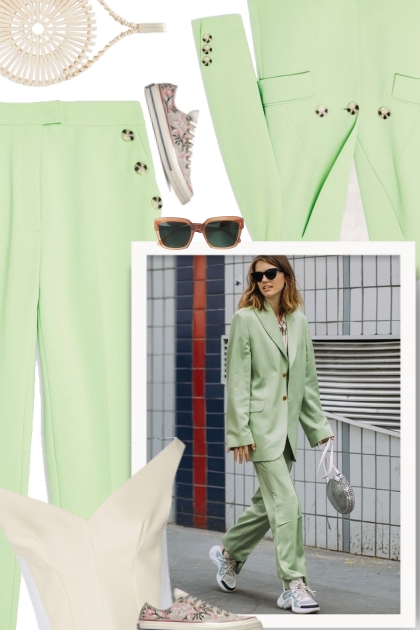 Women Suits and Sneaker Trend- コーディネート