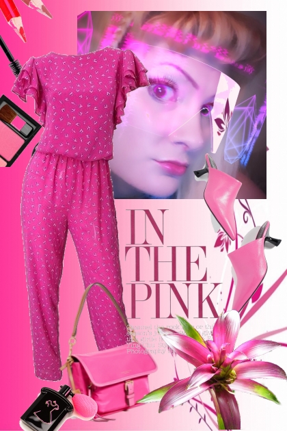 Rosa buksedress med rosa tilbehør- Combinazione di moda