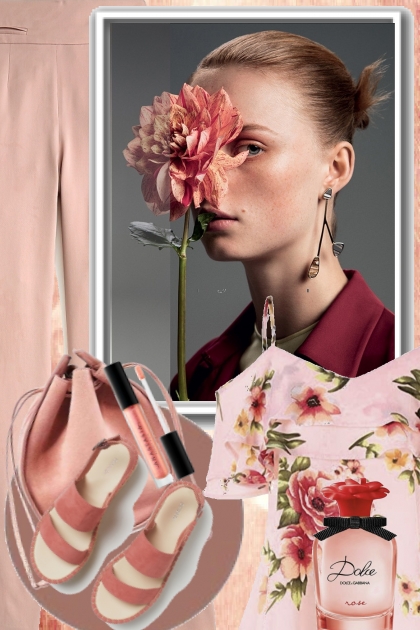 Rosa topp med blomster og bukse- Combinaciónde moda