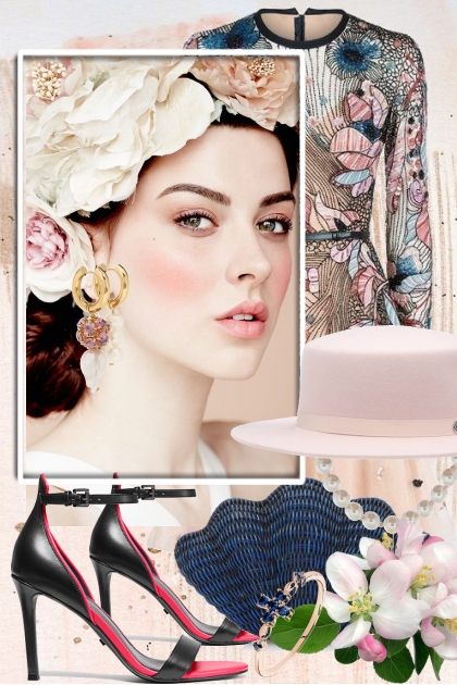 Kjole med blomster i rosa og blått- Combinazione di moda
