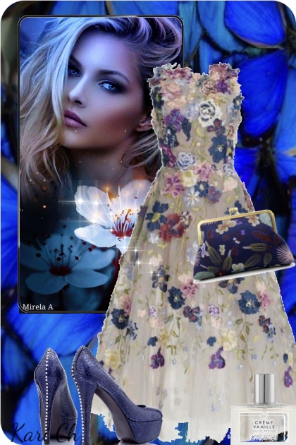 Kjole med blå blomster 17/8- Fashion set