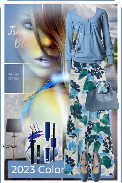 Blomstret blå bukse og blå topp - Combinaciónde moda