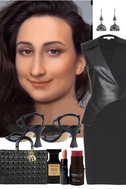 IT'S MONA LISA HUMANIZED 4 27 22- Fashion set