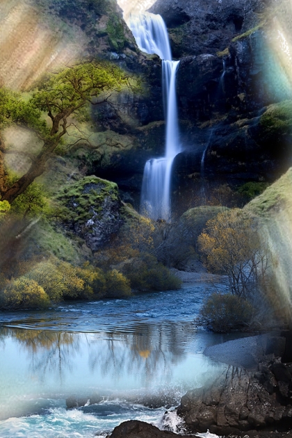A gorge with a waterfall- Modna kombinacija