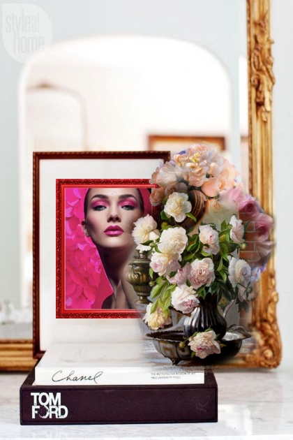 A portrait in a red frame- Fashion set