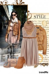 Street Style: beige dress and leather jacket!