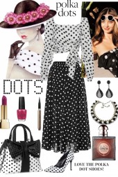 DOTS IN BLACK AND WHITE