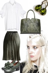 GREEN PLEATED SKIRT //