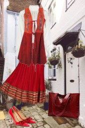 Folk style in red and white