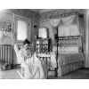 1900s woman in home interior photo - Ljudje (osebe) - 