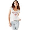 GUESS Women's Short Sleeve Logo Vneck T-Shirt - Koszule - krótkie - $25.63  ~ 22.01€