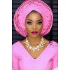 Model in Pink Hat - Wybieg - 
