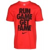 NIKE Men's Run Game Get Fame Verbiage T-Shirt-Bright Red - Camisas - $19.98  ~ 17.16€