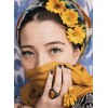 Yellow flowers and scarf - 模特（真人） - 