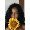 a girl with a flower - Pessoas - 