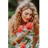 beautiful woman with roses - Personas - 