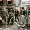 street scene in Montmartre, Paris, 1950s - Ljudi (osobe) - 