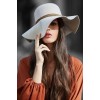 woman in hat - Ludzie (osoby) - 