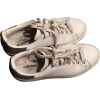 worn white adidas sneakers - Turnschuhe - 
