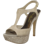 GUESS by Marciano Women's Claude Ankle-Strap Sandal - Туфли на платформе - $122.06  ~ 104.84€