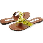 Steve Madden Swindlee Green / Yellow Flip Flop Shoes - Chancletas - $30.00  ~ 25.77€