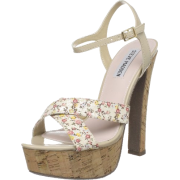 Steve Madden Women's Groovey Platform Sandal - Keilabsatz - $89.95  ~ 77.26€