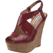 Steve Madden Women's Wheatley Wedge Sandal - Пробковые - $48.73  ~ 41.85€