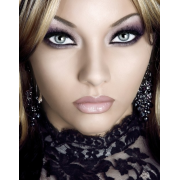 Blonde Model with Black Lace - Passarela - 