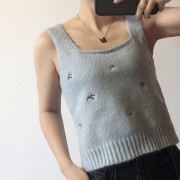 Small flower embroidery high waist short sleeveless knitted vest - Camicie (corte) - $28.99  ~ 24.90€