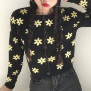 Vintage flower jacquard single-breasted long-sleeved sweater - Košulje - kratke - $28.99  ~ 184,16kn