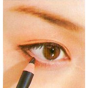 applying eyeliner - Mis fotografías - 