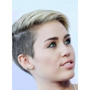miley cyrus short hair and earrings - Mis fotografías - 