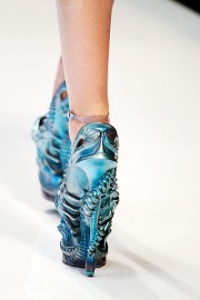 A.McQueen spring 2010 detail - Modna pista - 