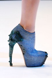 A.McQueen spring 2010 detail - Modna pista - 